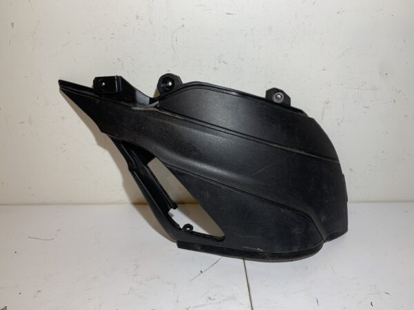 cache repose pied aprilia sr motard 50cc 